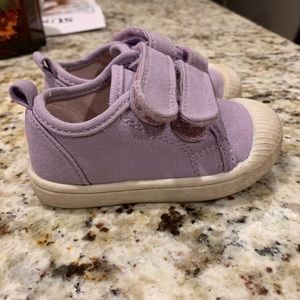 Toddler shoes size 4